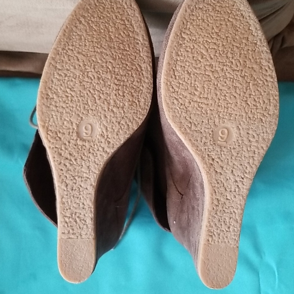 Mossimo Olive Brown Wedge Platform Ankle Bootie - Picture 2 of 6